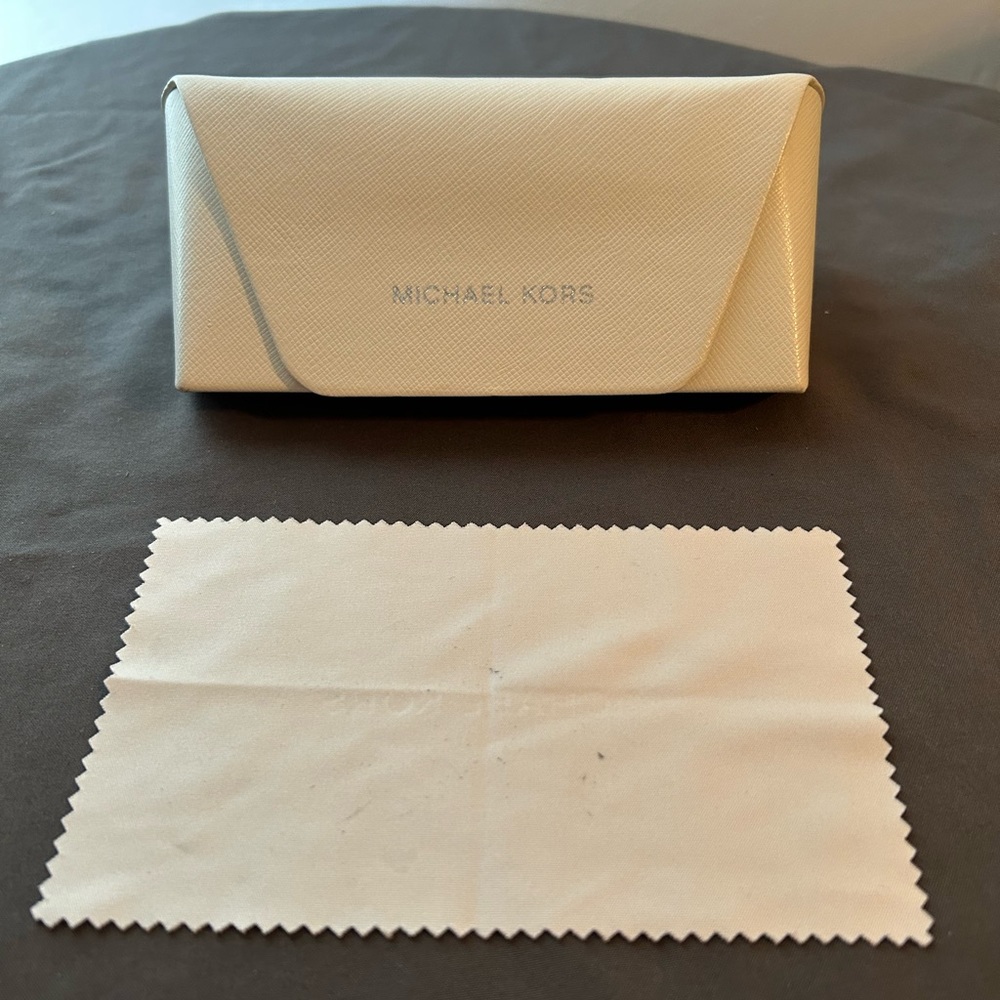 ☀️Host Pick☀️Michael Kors Glasses Case - Picture 2 of 5